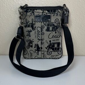 Vintage Coach horse & carriage swingpack crossbody bag